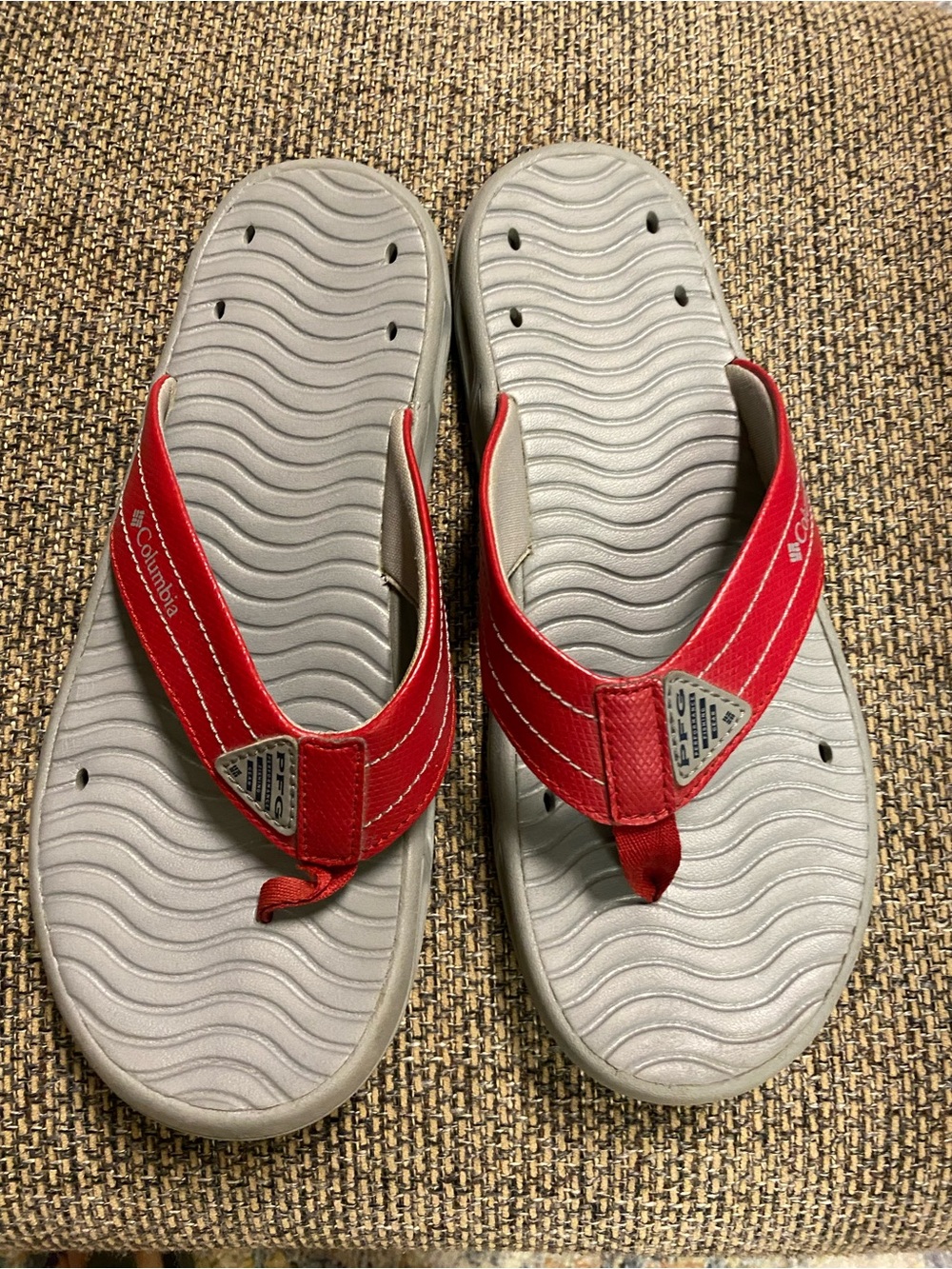 Columbia Men’s Red Strap Gray Foam Flip Flops